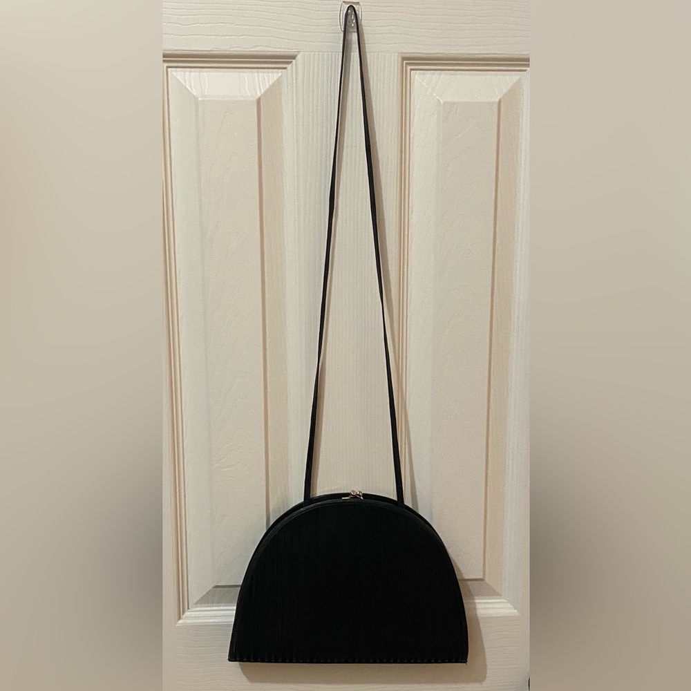 Bagheera Black Leather Women's Bag, unique half circle ribbed design